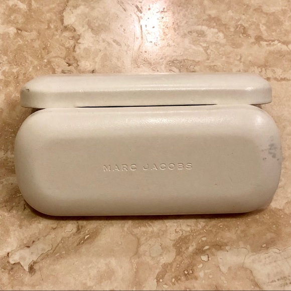Marc Jacobs Sunglasses Case White/Black Interior - Picture 6 of 6